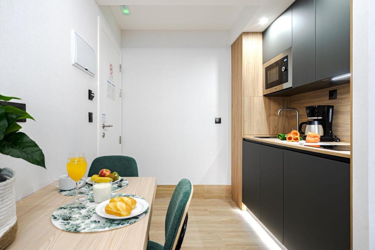 Feelathome Ventas Suites Madrid Esterno foto