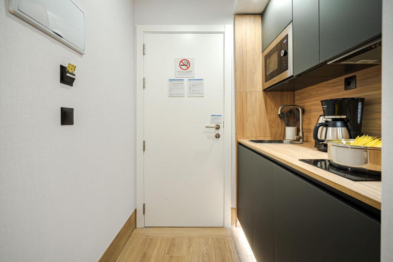Feelathome Ventas Suites Madrid Esterno foto