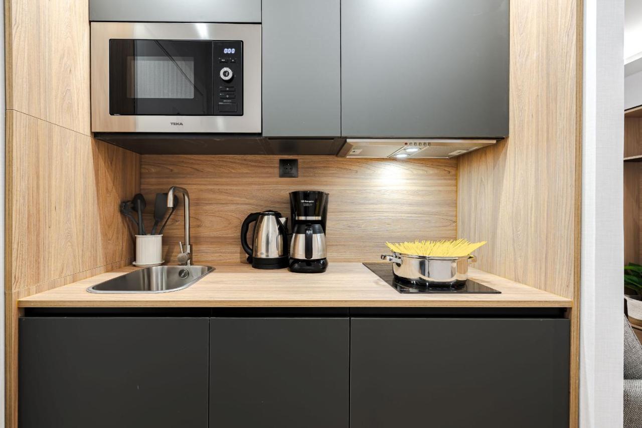 Feelathome Ventas Suites Madrid Esterno foto
