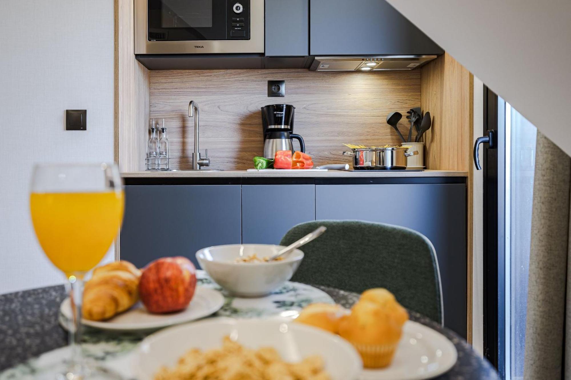 Feelathome Ventas Suites Madrid Esterno foto