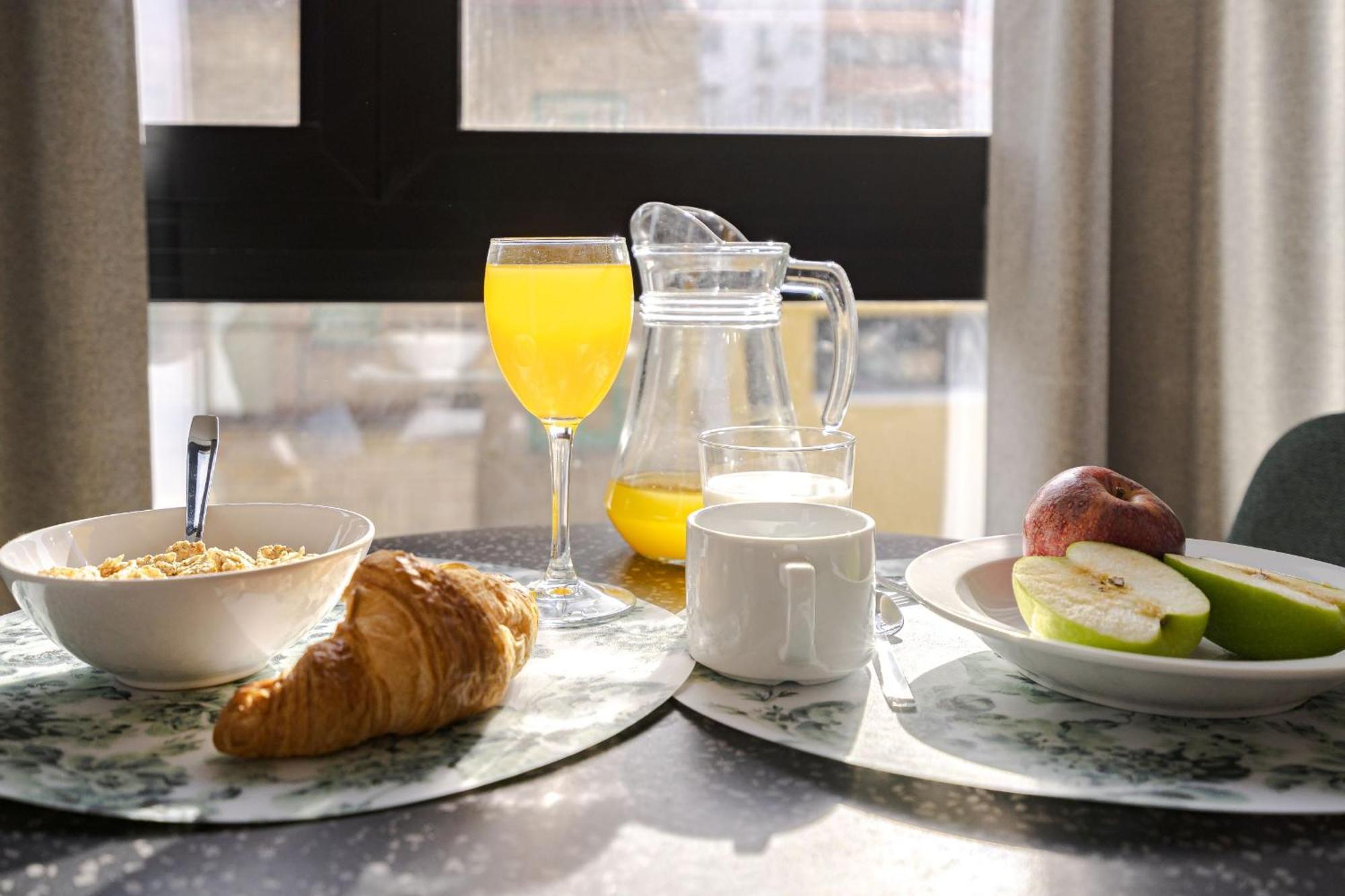 Feelathome Ventas Suites Madrid Esterno foto