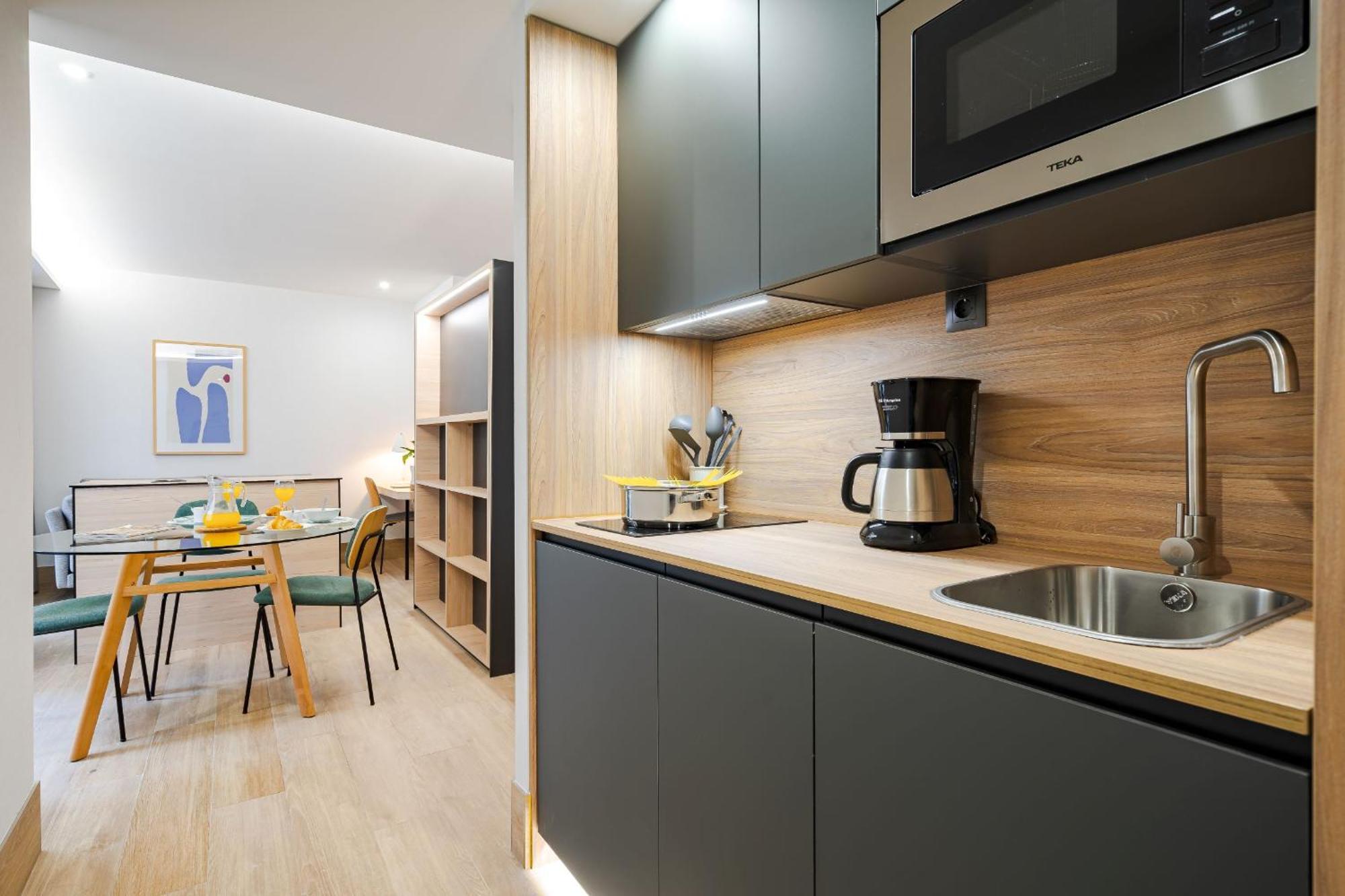Feelathome Ventas Suites Madrid Esterno foto