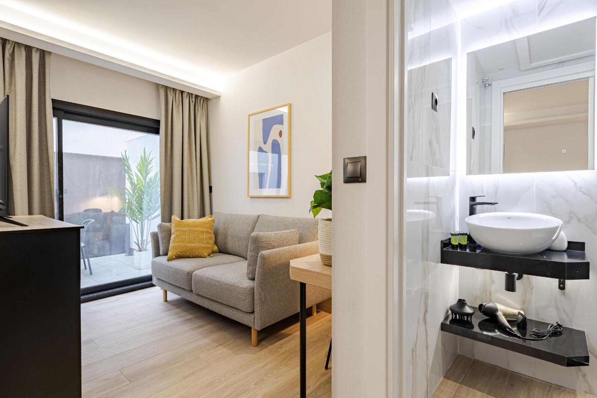 Feelathome Ventas Suites Madrid Esterno foto